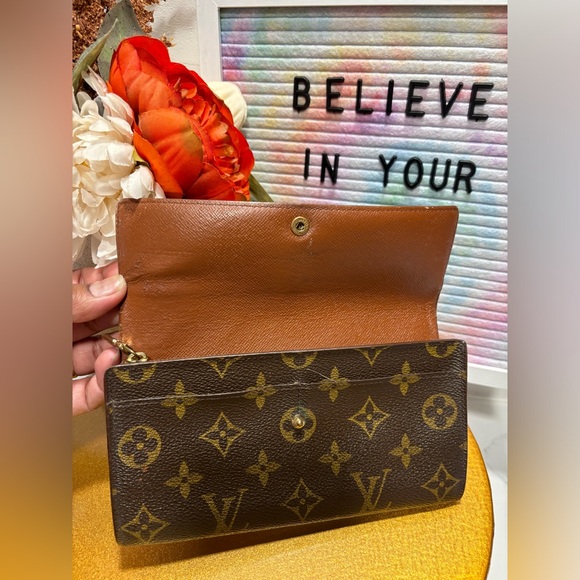 LV Monogram Sarah Wallet💕 - Picture 6 of 12